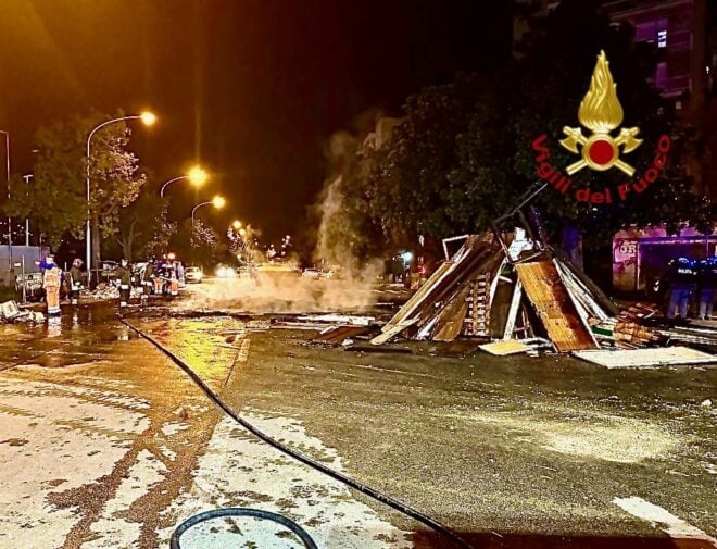 “Vampe” di San Giuseppe, sassi contro polizia e vigili del fuoco: 3 feriti, oltre 40 interventi
