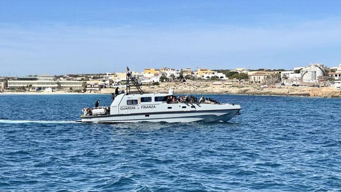 Nuovo dramma al largo delle coste di Lampedusa: donna muore annegata durante i soccorsi
