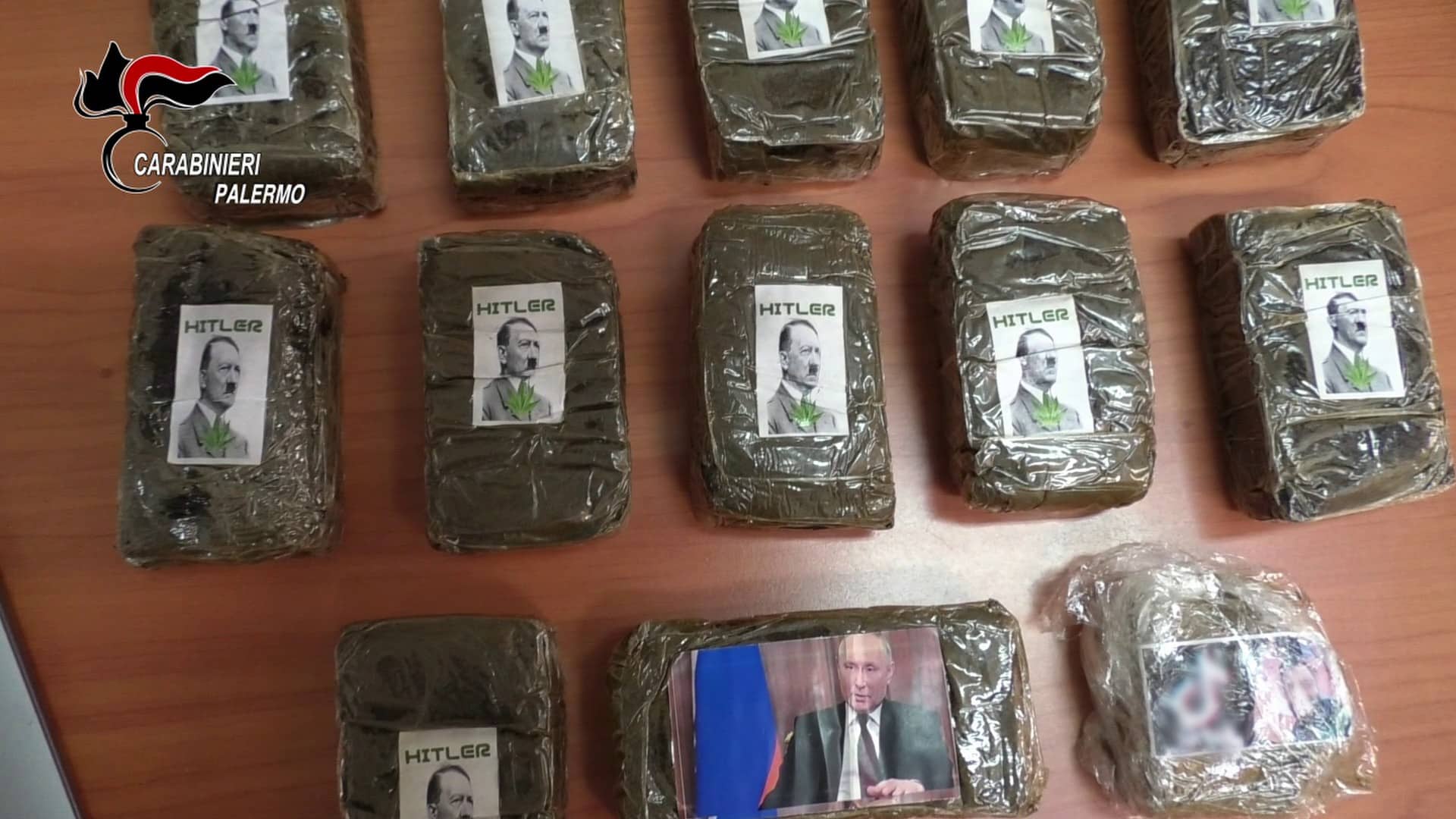 In un magazzino hashish e marijuana con sopra le immagini di Hitler e Putin: arrestata 28enne – VIDEO