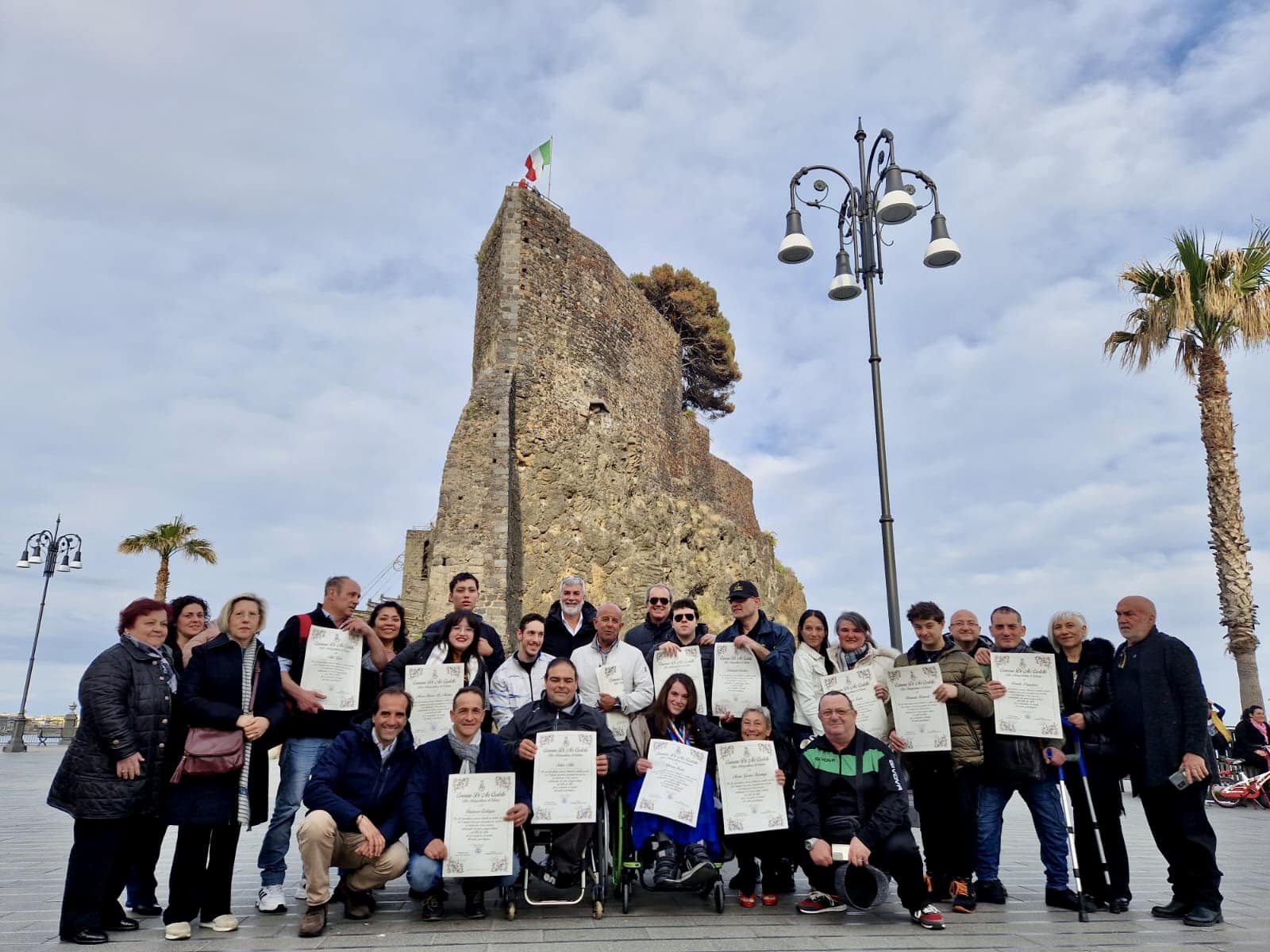 La squadra di nuoto paralimpico della 4spa Sport premiata dal Comune di Aci Castello