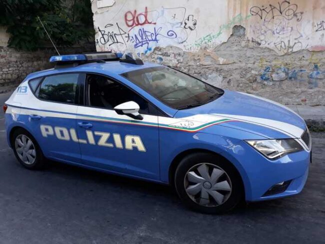 Abbandonavano le auto rubate in attesa di essere “piazzate”: due catanesi in manette