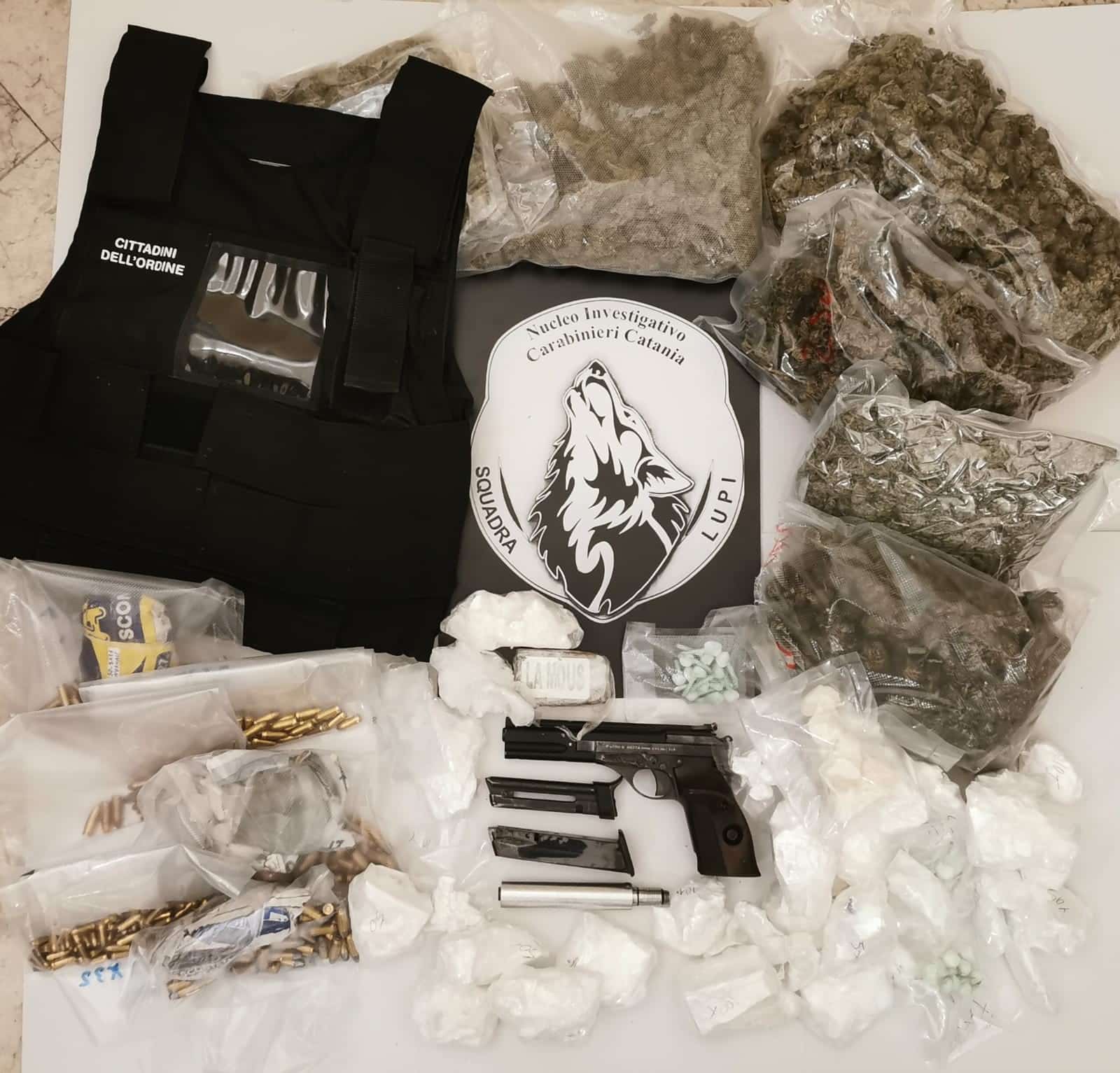 Catania, chili di droga e armi in casa: arrestato un 42enne di San Cristoforo