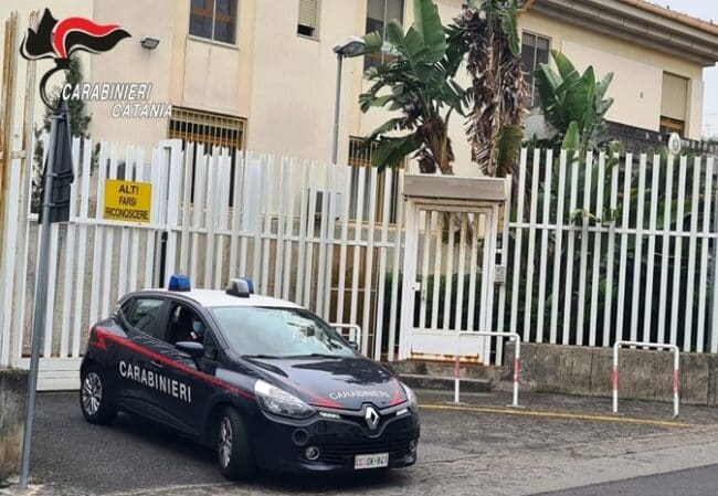 Furto di caditoie al Pala Cannizzaro, due fratelli di Aci Castello beccati “con le mani nel sacco”