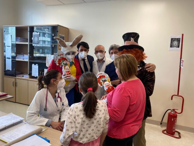 Un sorriso in più negli ospedali di Catania e Messina: uova di Pasqua e animazione per i bambini