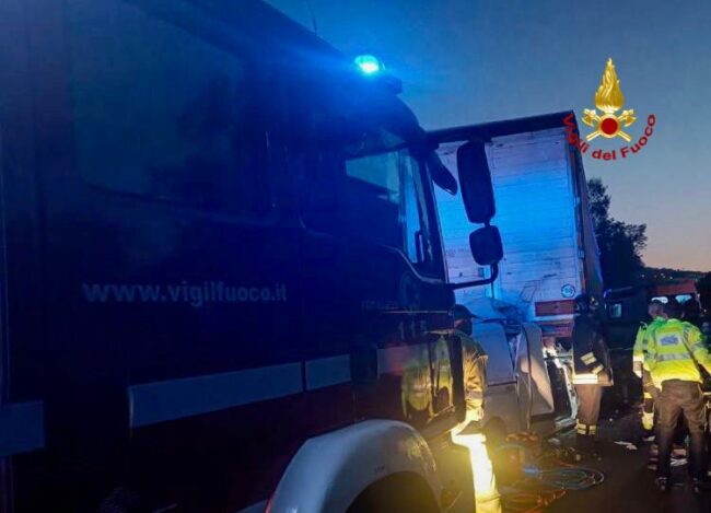 Incidente mortale sulla A18, i dettagli e le FOTO dello scontro direzione Messina