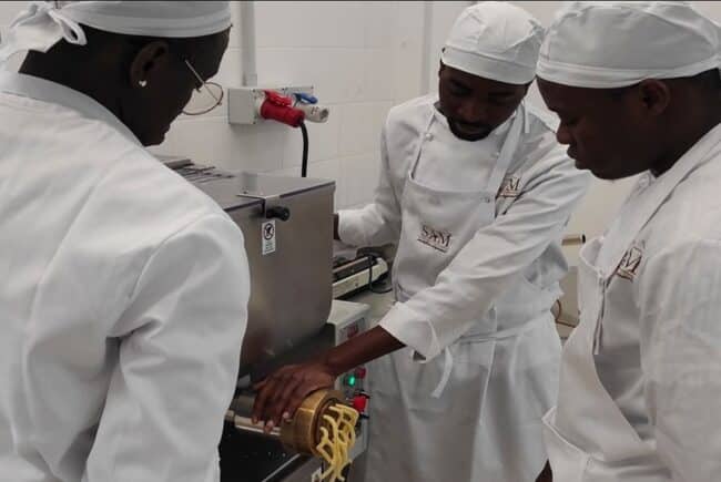 Dall’arrivo in barcone alla start up che produce pasta: il sogno di tre migranti