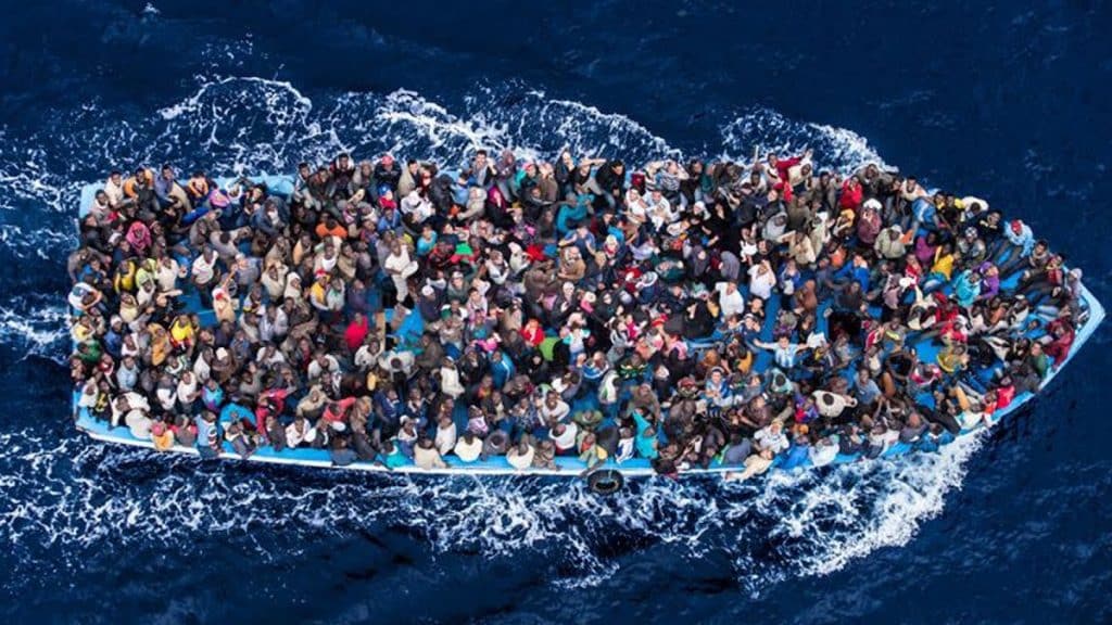 Lampedusa, 250 migranti pronti al trasferimento: domani l’imbarco