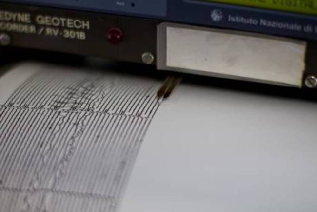 Terremoto, gente in strada in diverse province siciliane: si stima una magnitudo 4.7