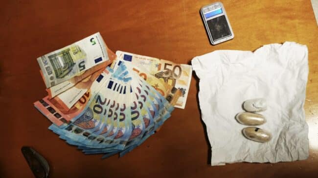 Arrestato corriere della droga tradito dall’eccessivo nervosismo: sequestrata eroina nascosta negli slip
