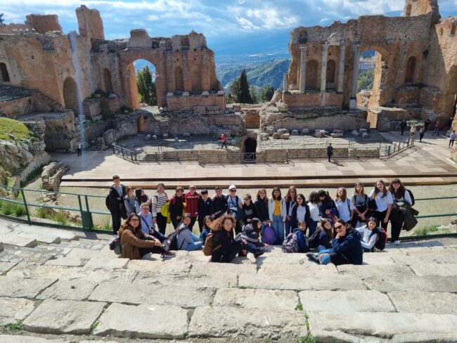 Acque termali, proprietà e cura: 5° meeting progetto Erasmus all’I.C. “De Amicis” di Tremestieri Etneo