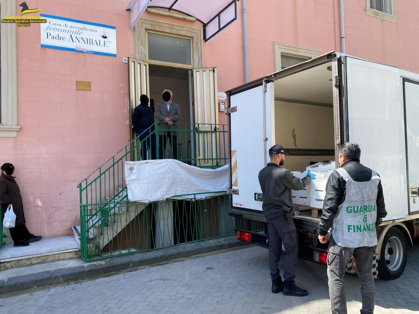 Sequestrati 500 chili di neonato di sarda al porto di Messina
