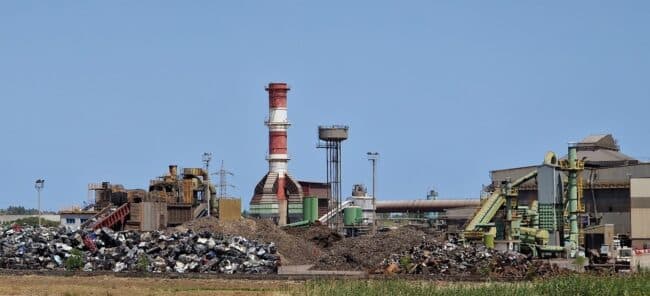Catania, incendio all’interno delle Acciaierie di Sicilia: silos in fiamme