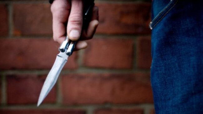 Tenta di uccidere il suo “nemico” prima di entrare in udienza, arrestato 52enne messinese