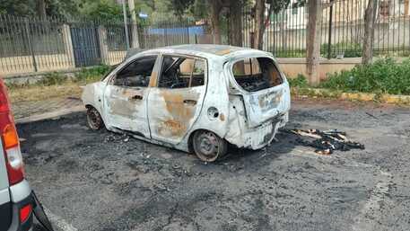 Bruciata a Palermo l’auto di famiglia della giornalista Rossella Puccio