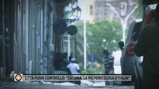 Catania è la prima città più pericolosa d’Italia, le parole shock di uno spacciatore di Librino: “Qui lo Stato siamo noi”