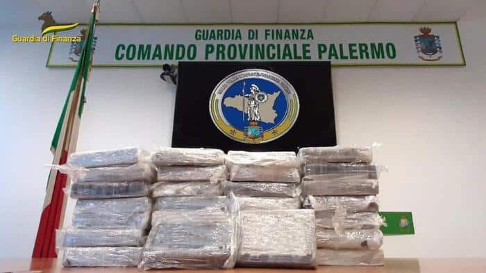 Maxi traffico di cocaina tra la Calabria e la Sicilia: scattano 21 arresti, 50 kg di droga sequestrati