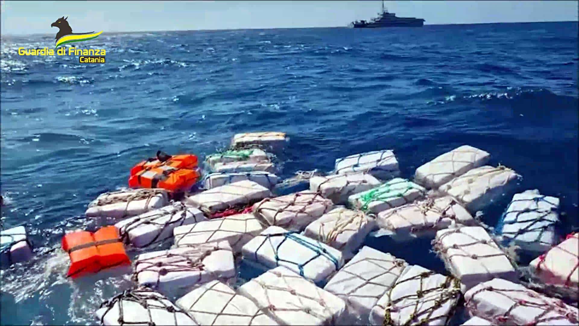 Catania, sequestrate circa due tonnellate di cocaina in mare – FOTO e VIDEO della scoperta record