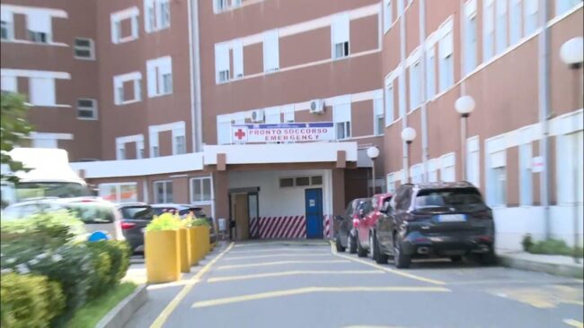 Padre porta il figlio in ospedale ma il piccolo è già morto: aperta indagine dalla Procura