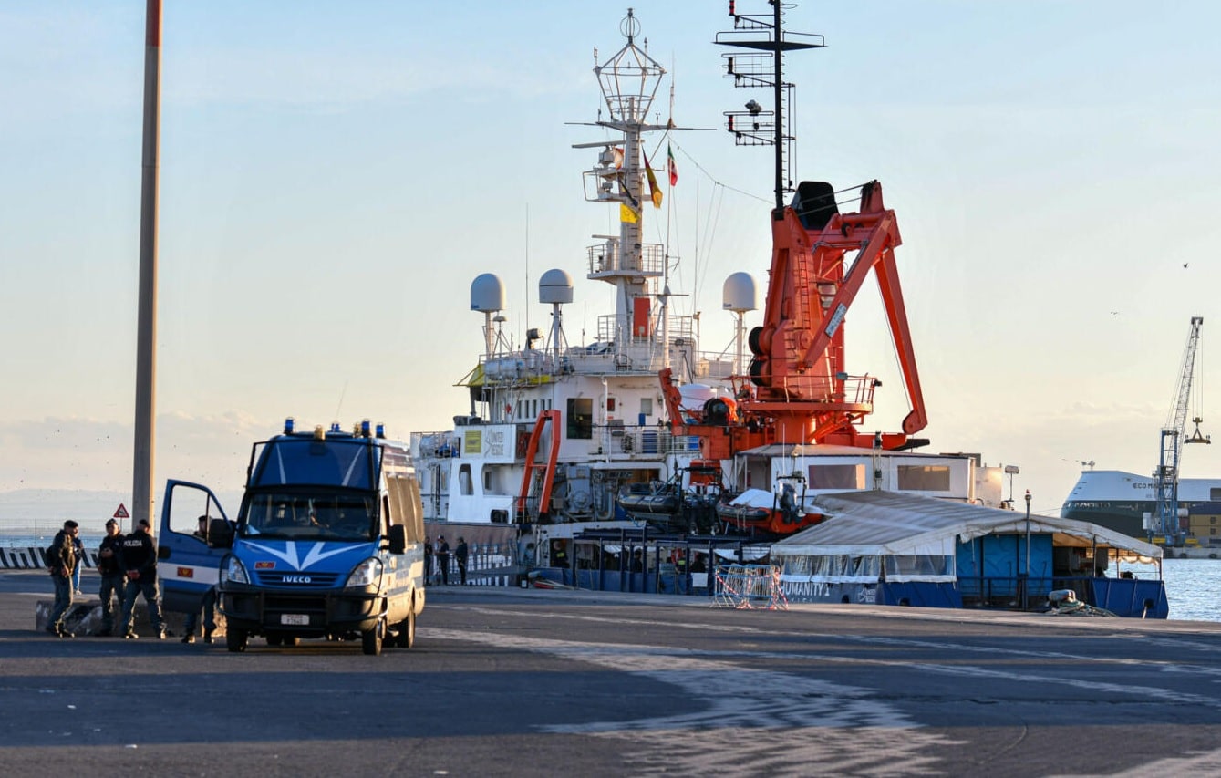 Catania, sbarcati 250 migranti al porto