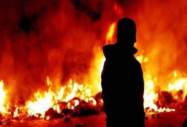 Lampedusa, dà fuoco a 5 autovetture: denunciato piromane