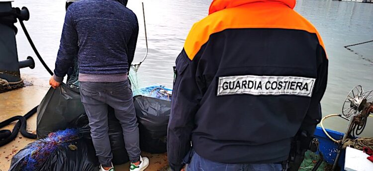 Continua la pesca illegale nell’area protetta del Plemmirio di Siracusa, sequestrata 400 metri di rete