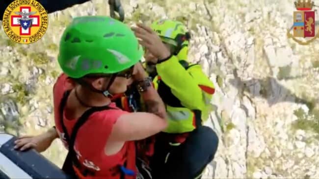 Turista scivola e finisce in un canale, salvato dal Soccorso Alpino
