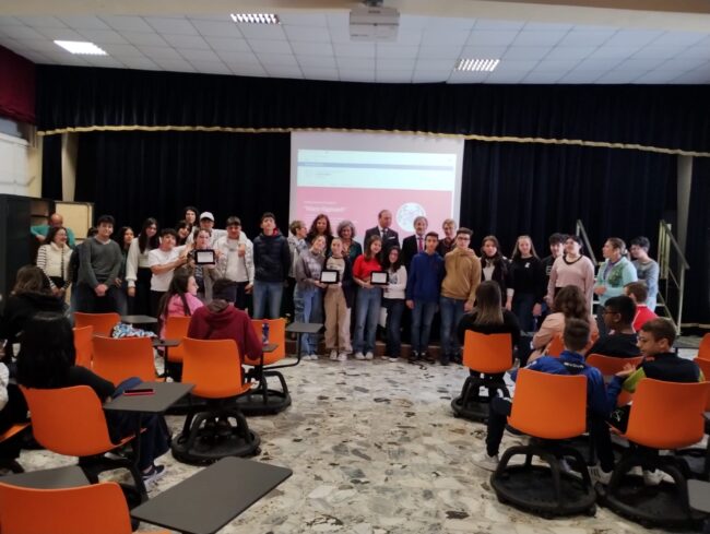 Al Liceo M. Rapisardi di Paternò “Liberi di scegliere”: incontro con il Presidente del Tribunale per i minori, dott. Di Bella – INTERVISTA