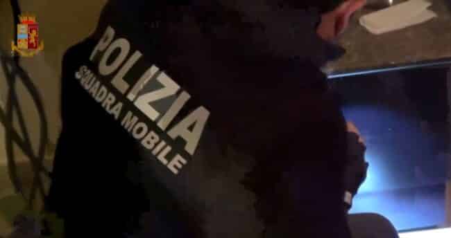Prestiti con tassi usurai fino al 490%, scattano 9 arresti a Catania
