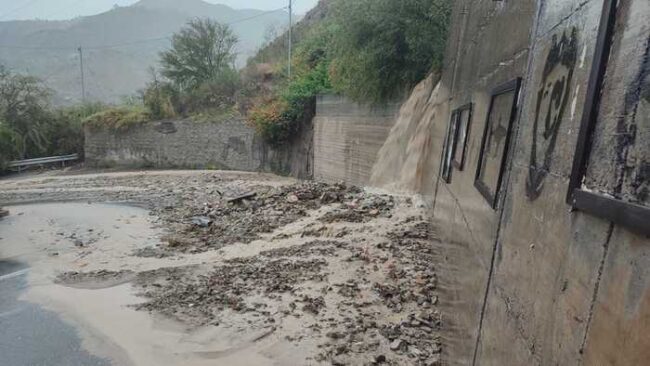 Maltempo, in poche ore oltre 360 mm di pioggia nel Messinese. Lombardo: “Evento sottostimato dal Governo”