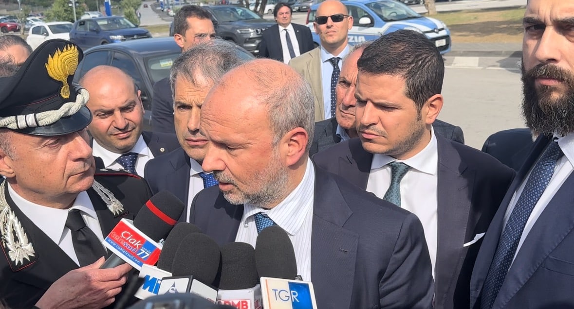 Questione sanità siciliana, il ministro della Salute Schillaci in visita all’ospedale San Marco di Catania