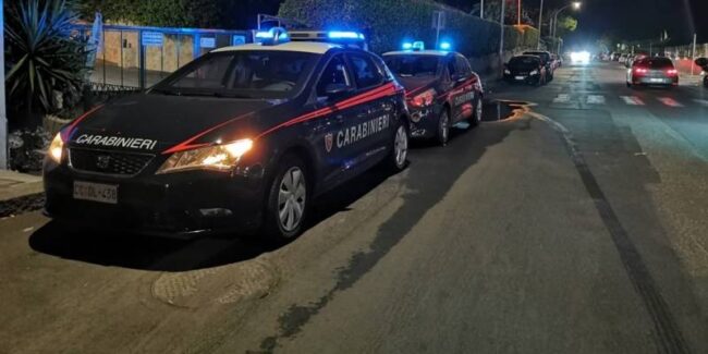Distrugge distributore automatico di merendine, pregiudicato arrestato nel Ragusano