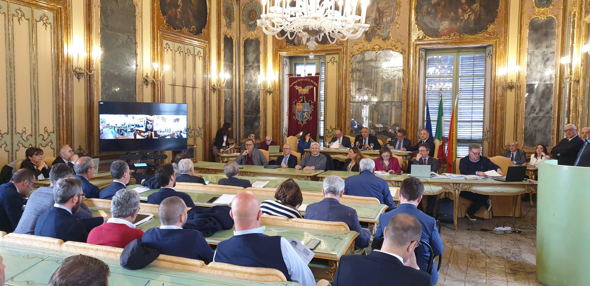 Palermo, approvato Bilancio previsione 2023-25. Lagalla: “Maggiori risorse per strade e scuole”