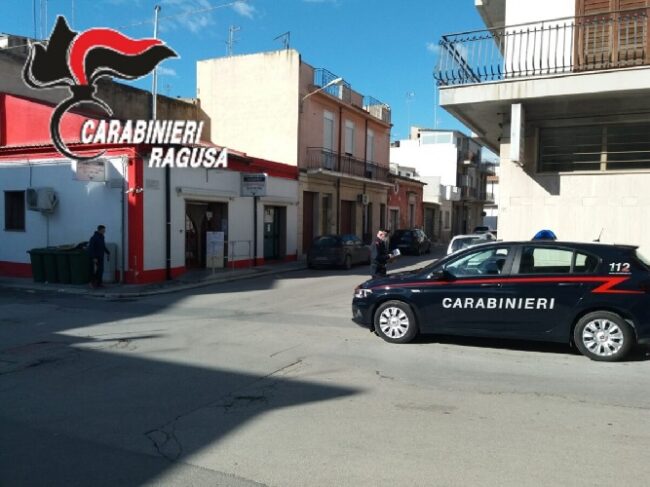 Si mostra nervoso ai controlli stradali: automobilista scoperto con 10 grammi di cocaina