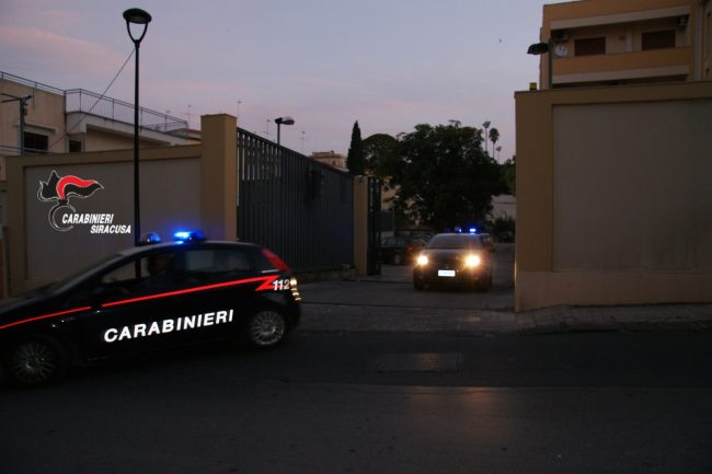 Carcere di Noto, arrestato agente penitenziario che introduceva droga e cellulari