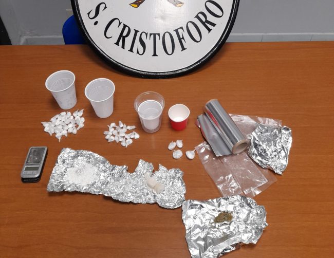 Edifici abbandonati divenuti depositi di droga: controlli nel Catanese