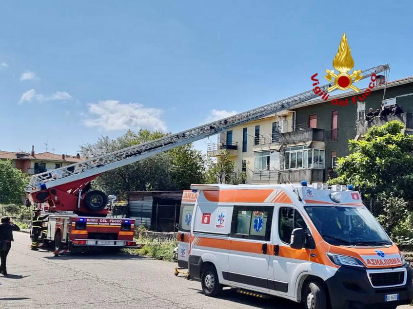 Catania, doppio intervento dei vigili del fuoco: incidente sulla A18 e soccorso donna obesa