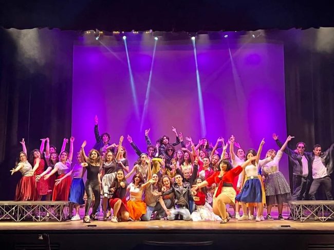 Grinta, colore e amore sul palco dell’Ambasciatori: il successo dei giovani attori dello Spedalieri