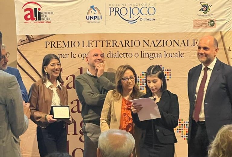 Studentessa dell’I.C. “Don Antonio La Mela-Mazzini” di Adrano premiata a Roma al concorso nazionale “Salva la tua lingua locale”