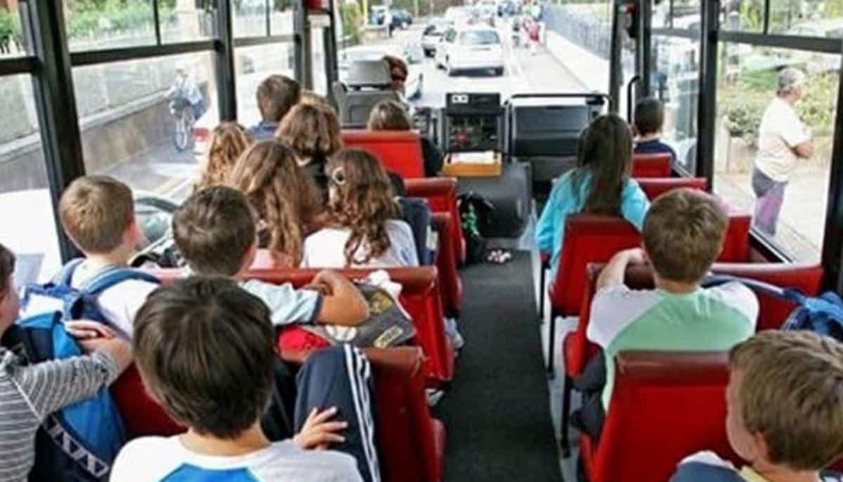 Gita scolastica interrotta, vie di fuga del bus inefficienti: scatta la multa e il sequestro del mezzo
