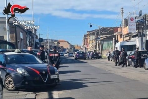 Lotta ai venditori abusivi e al lavoro in nero: controlli serrati a Catania