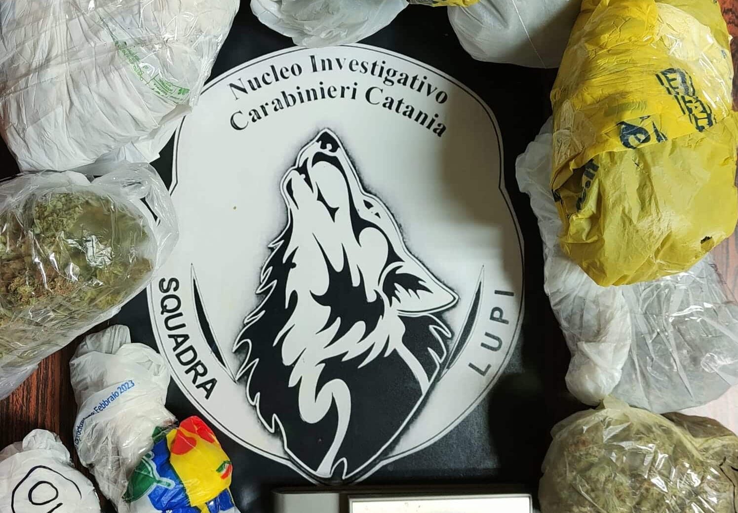 Catania, 41enne beccato a spasso con la marijuana: scatta l’arresto