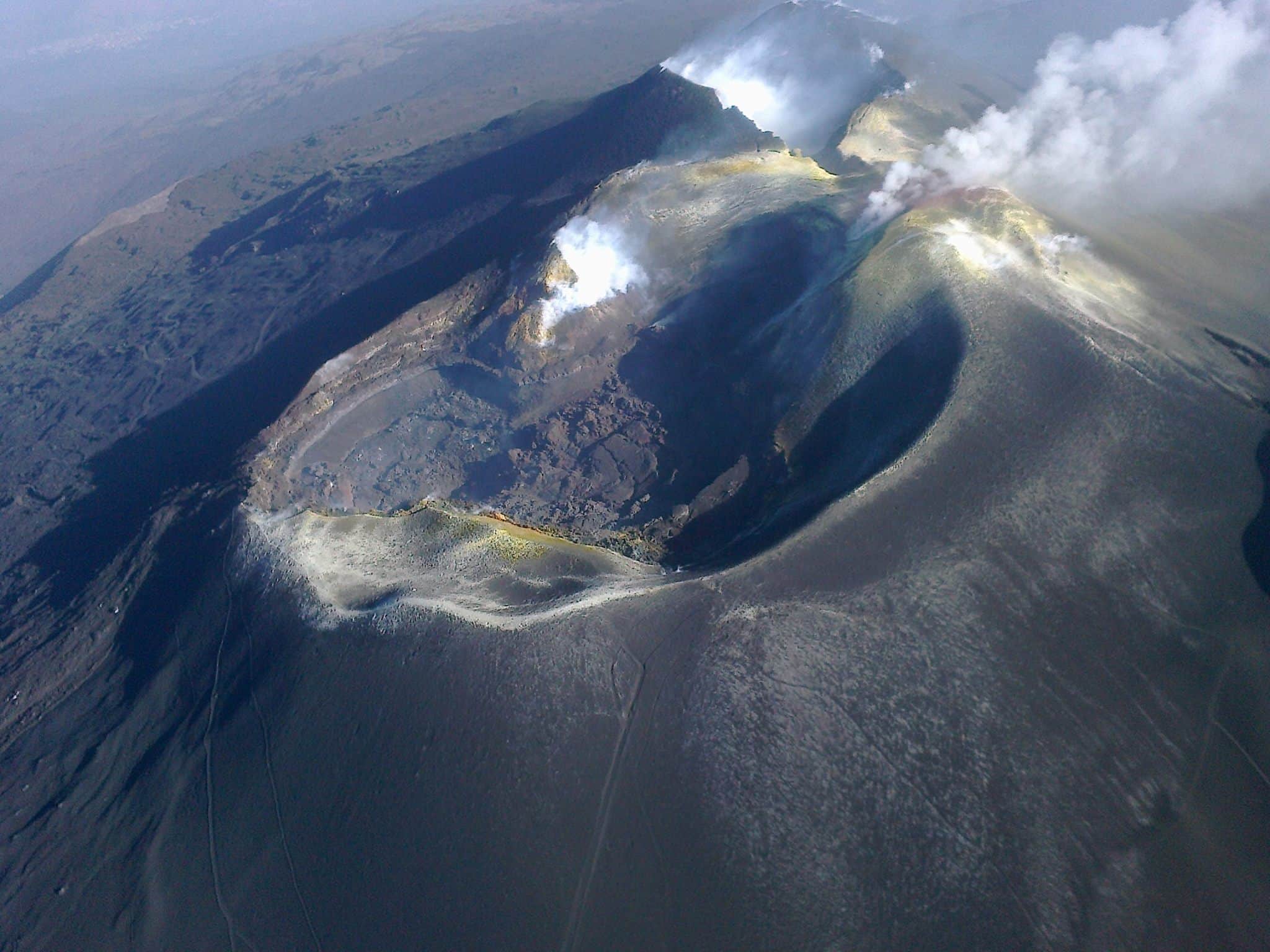 Etna, attività esplosiva al cratere Bocca Nuova: il comunicato dell’Ingv