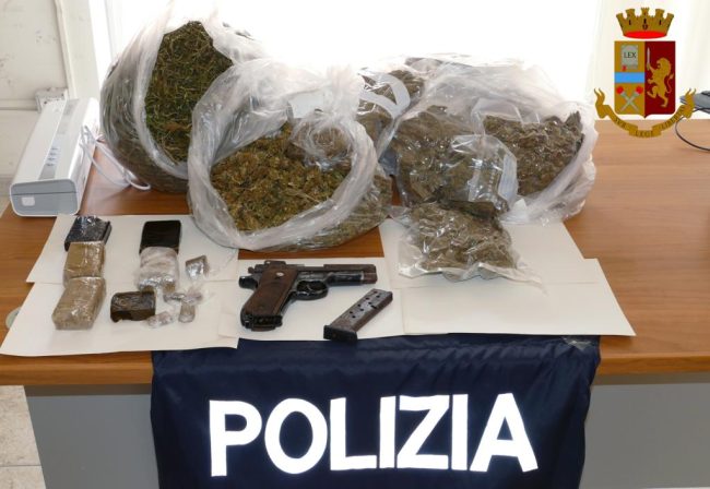 Armi e droga nascosti in casa, arrestato 52enne a Vittoria