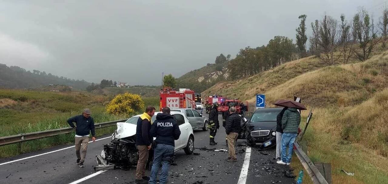 Incidente nell’Agrigentino, quattro auto coinvolte: a bordo anche un bambino e una donna incinta