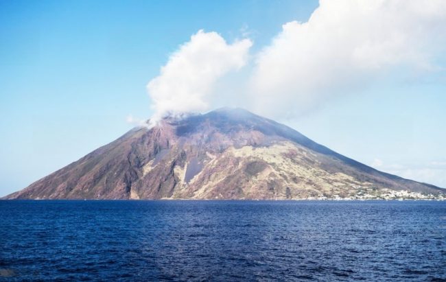 Stromboli, interventi tecnici per potenziare i sistemi di allerta