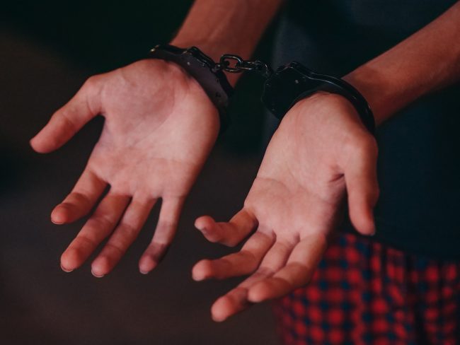 Resta due anni ai domiciliari anche se assolto, il curioso caso a Palermo