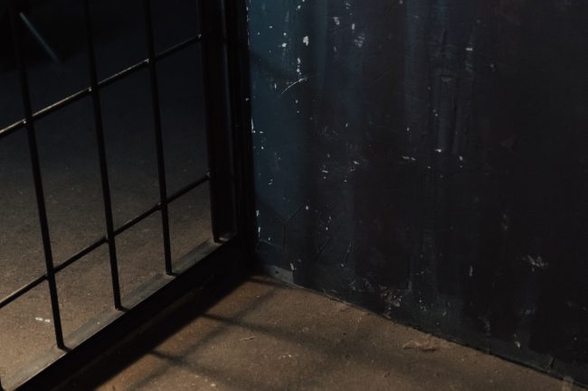 Ennesima aggressione al carcere di Piazza Lanza, due agenti feriti