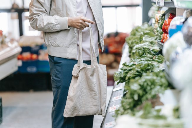 Malore alla cassa, uomo muore sotto gli occhi della moglie in un supermercato di Sciacca