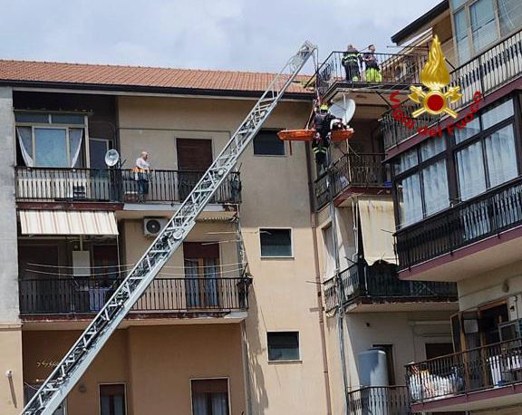 Intervento di soccorso nel Catanese per trasportare un uomo in ospedale