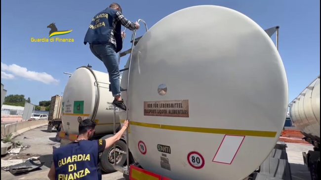 Sequestrate al porto di Palermo oltre trenta tonnellate di olio d’oliva